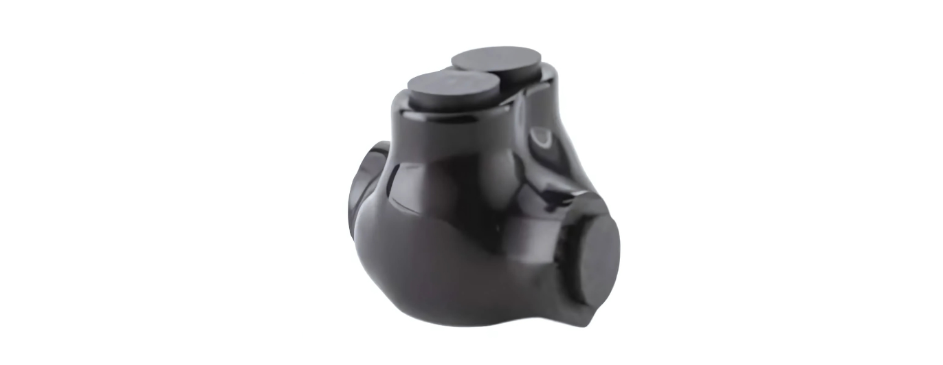 Offset entry wire connector 4-14AWG